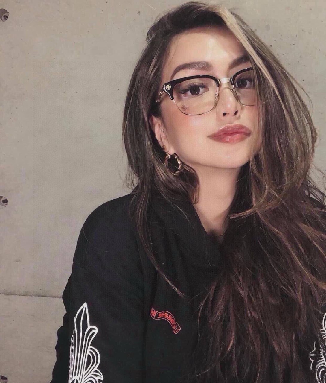 نظارة شمسية بحجم ضخم