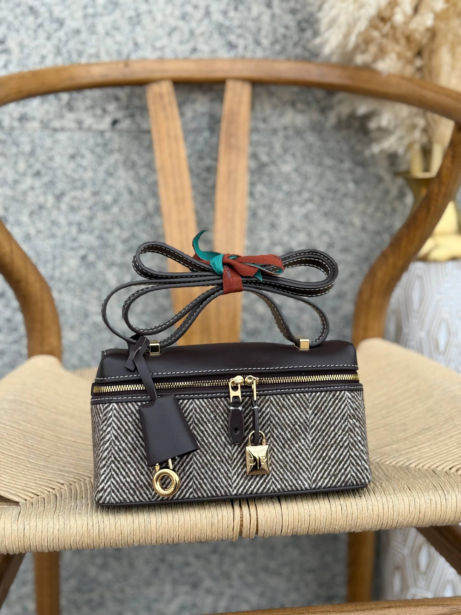 Modern Shoulder Bag · Campus