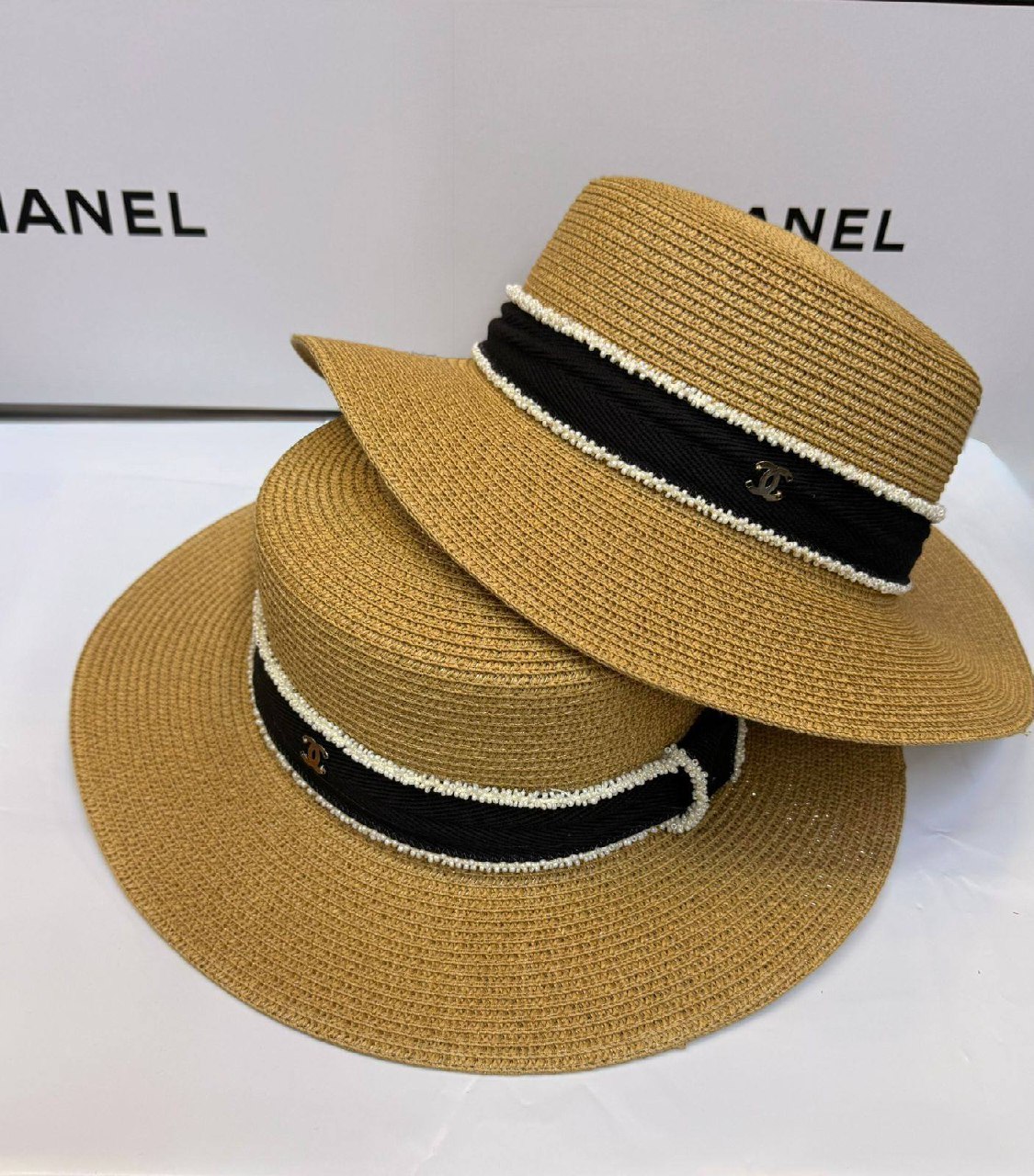 Caps